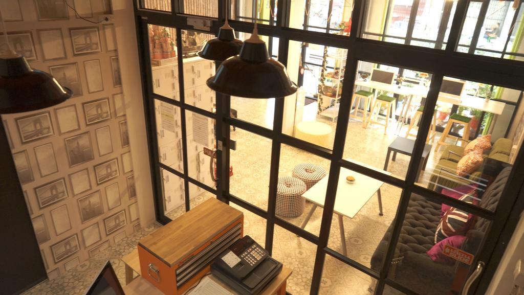 Tiger Lily Hostel バンコク都 エクステリア 写真