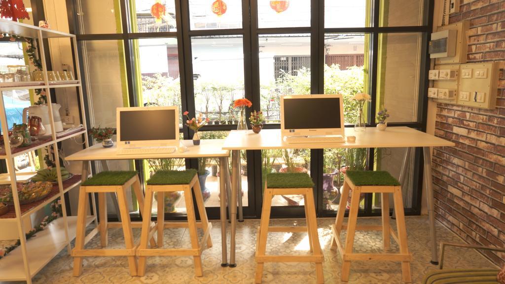 Tiger Lily Hostel バンコク都 エクステリア 写真