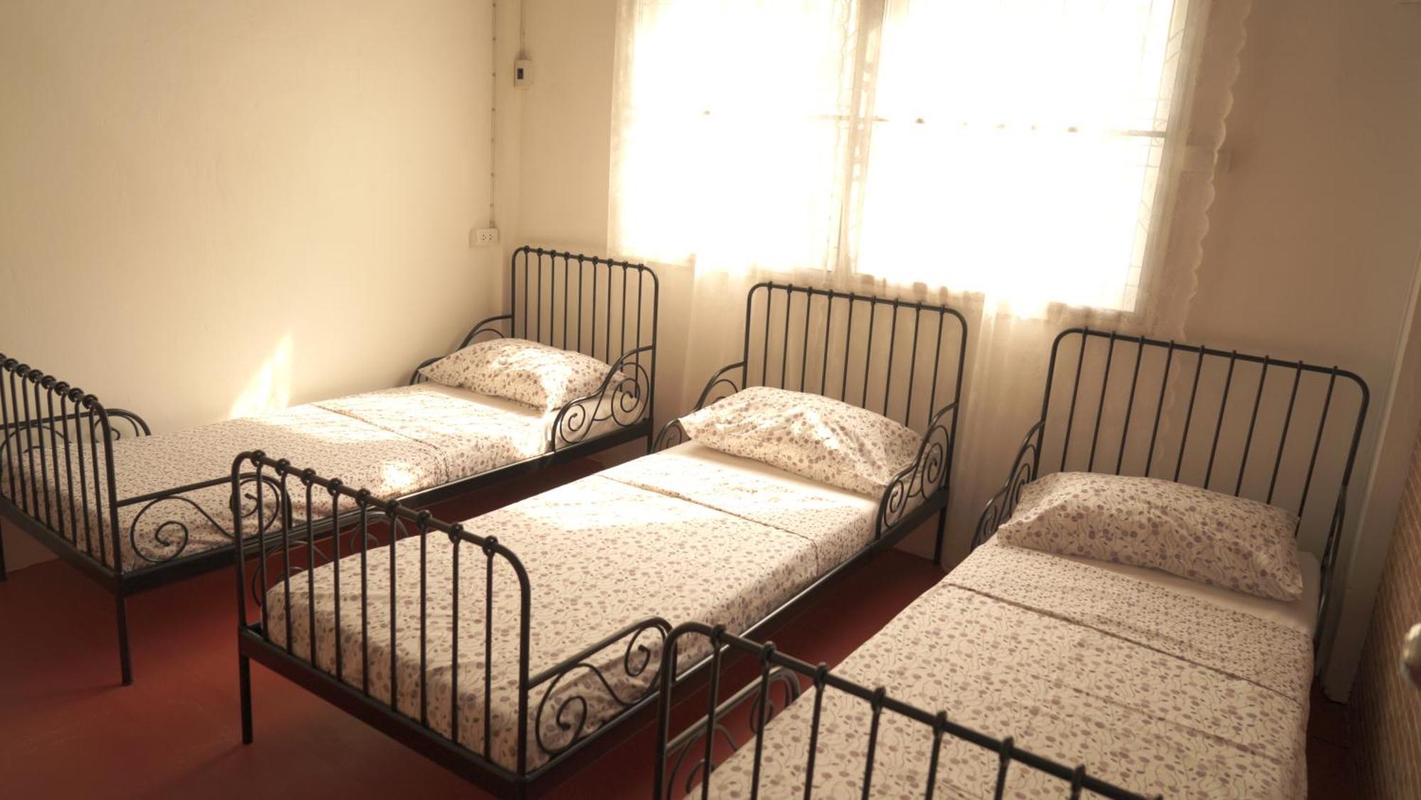 Tiger Lily Hostel バンコク都 エクステリア 写真