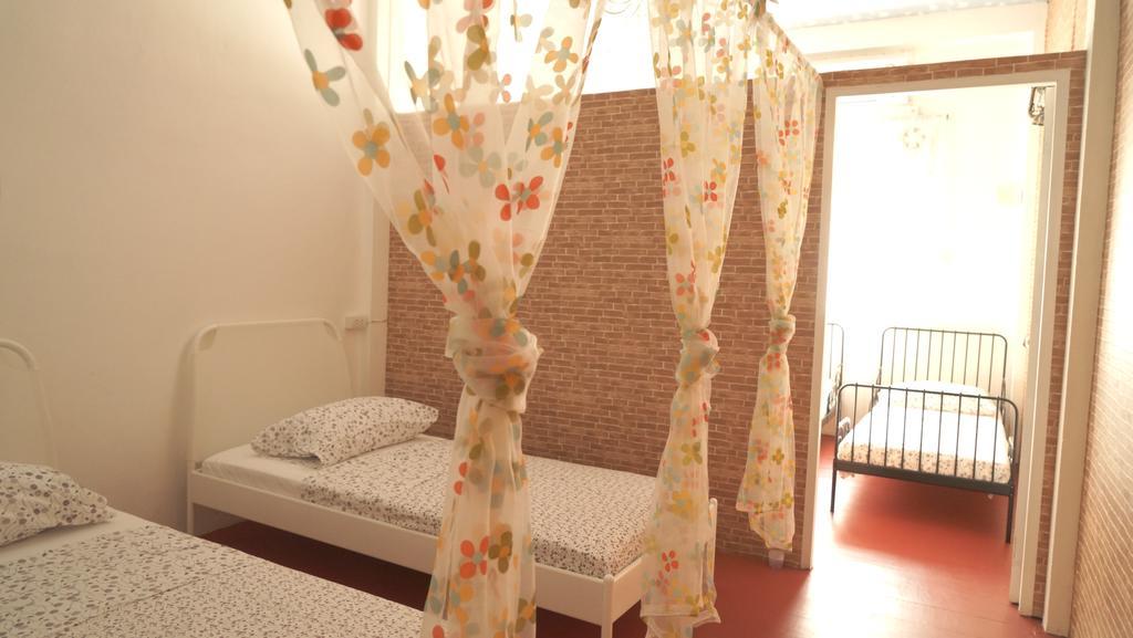 Tiger Lily Hostel バンコク都 部屋 写真