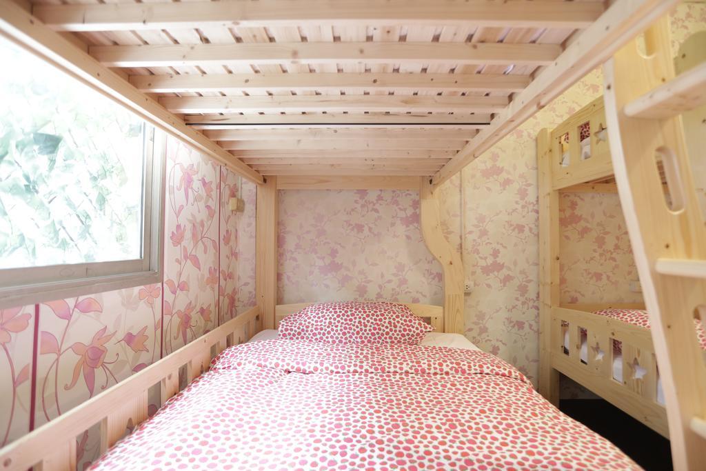 Tiger Lily Hostel バンコク都 エクステリア 写真