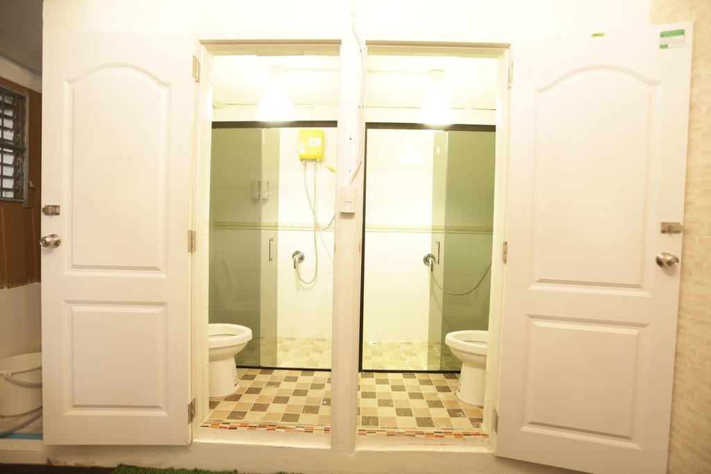 Tiger Lily Hostel バンコク都 エクステリア 写真