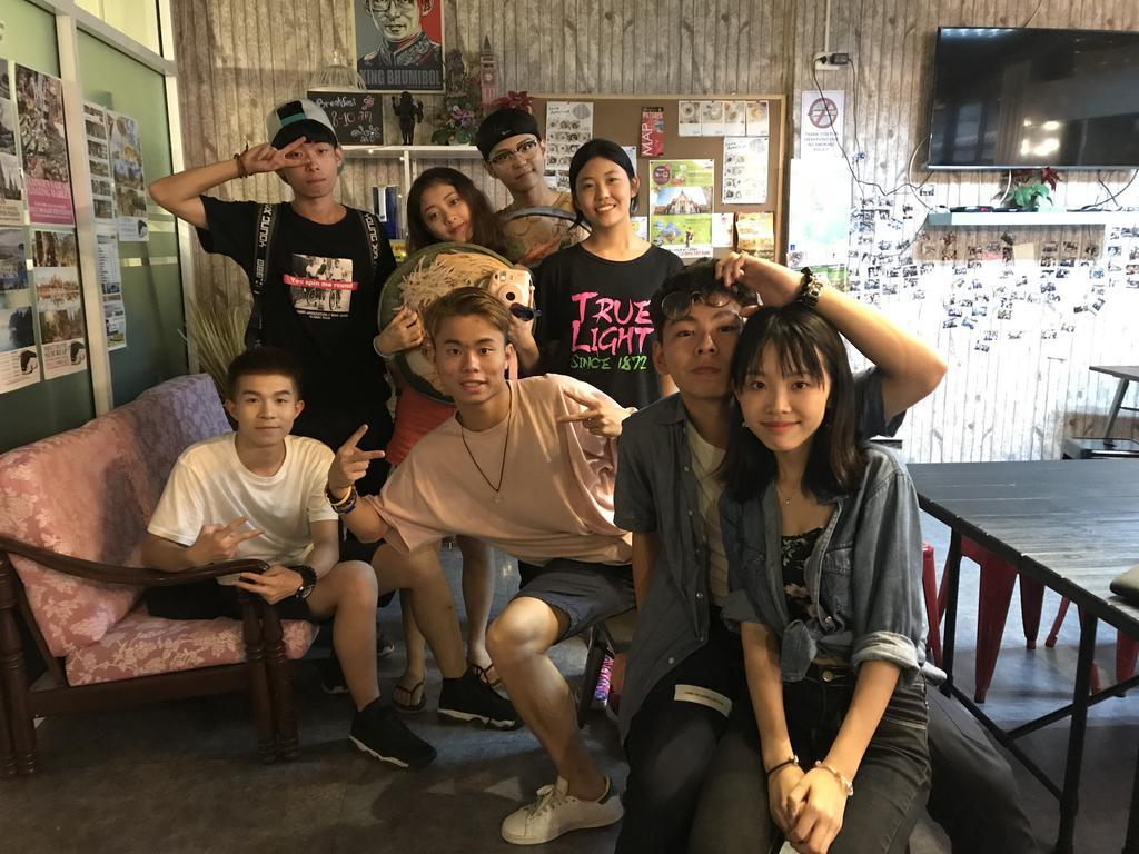 Tiger Lily Hostel バンコク都 エクステリア 写真