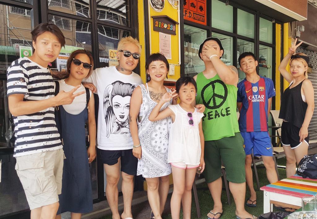 Tiger Lily Hostel バンコク都 エクステリア 写真